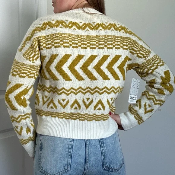 COPY - Textured Pattern Crew Neck Pullover Sweater - Picture 6 of 9